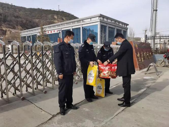 宁夏金鹰保安物业服务组织开展迎新春送福利活动