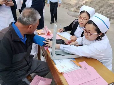 淄博市第一医院护理部组织2019年"5.12"国际护士节大型义诊活动